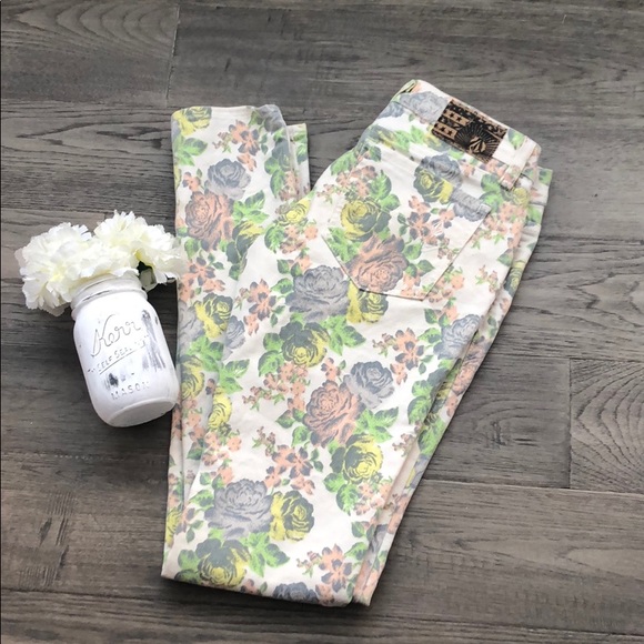 Volcom Denim - 🌺3/$30Volcom | White jeans with colourful flowers
